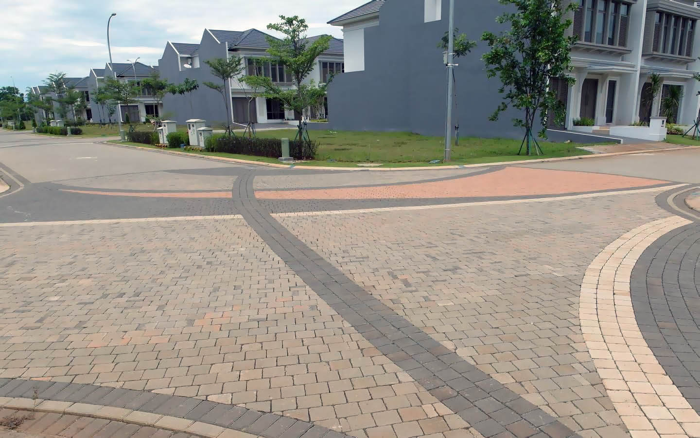 Pekerjaan Jalan dan Saluran Cluster Lux More