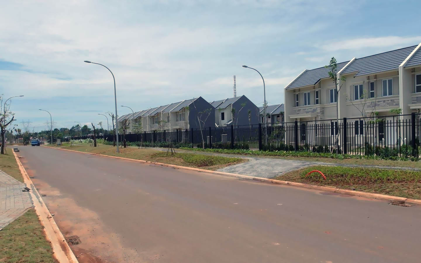 Pekerjaan Jalan dan Saluran ROW 18