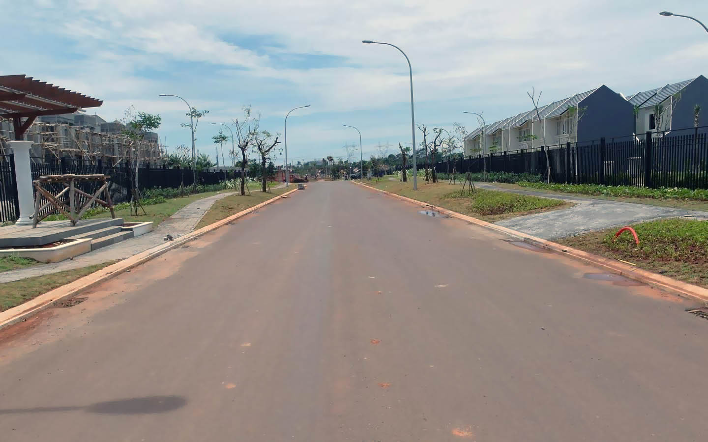 Pekerjaan Jalan dan Saluran ROW 18
