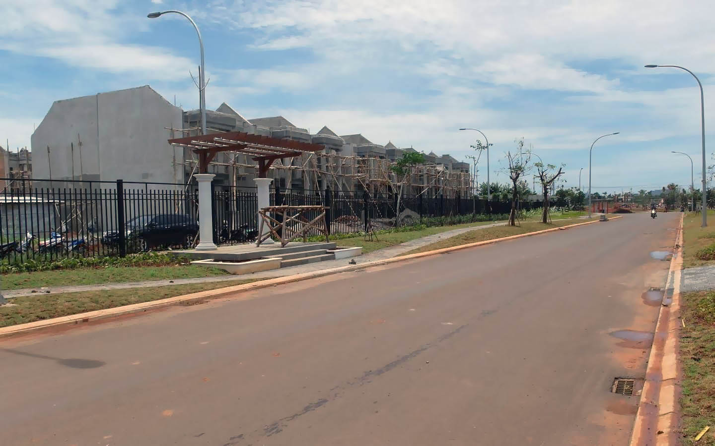 Pekerjaan Jalan dan Saluran ROW 18