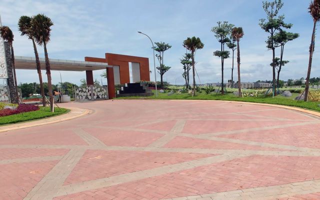 Pekerjaan Jalan dan Saluran ROW 18