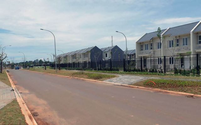 Pekerjaan Jalan dan Saluran ROW 18