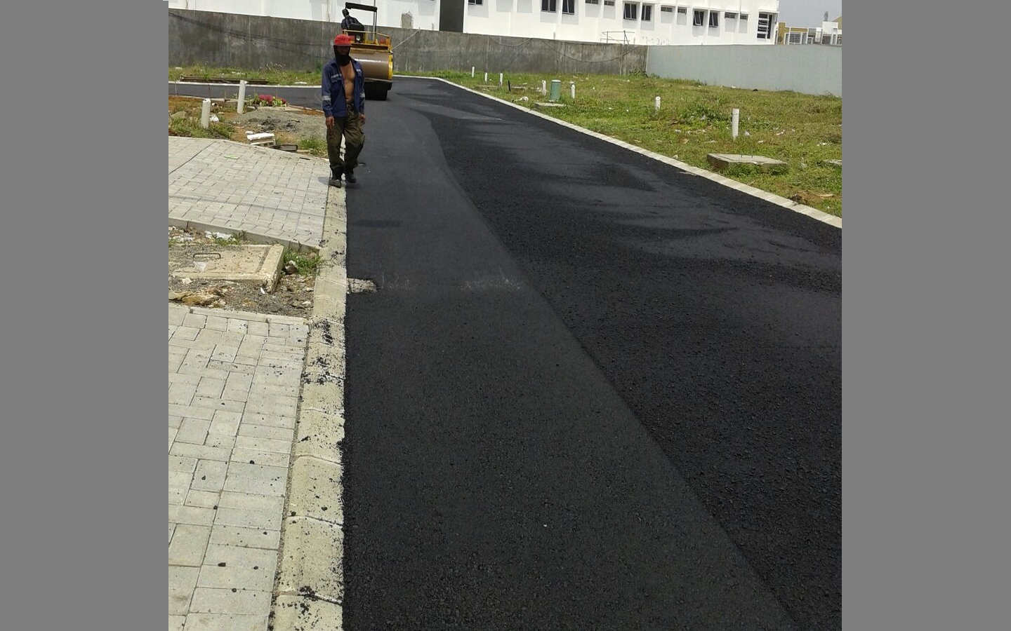 Pekerjaan Pengaspalan Jalan Cluster Fresco Citra Raya