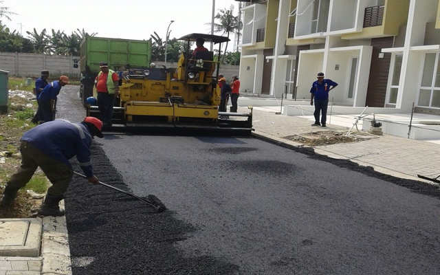 Pekerjaan Pengaspalan Jalan Cluster Fresco Citra Raya