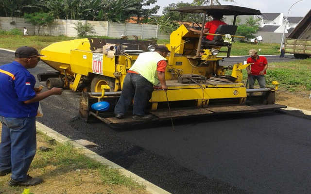 Pekerjaan Pengaspalan Jalan Cluster Fresco Citra Raya