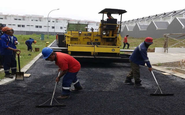 Pekerjaan Pengaspalan Jalan Cluster Fresco Citra Raya