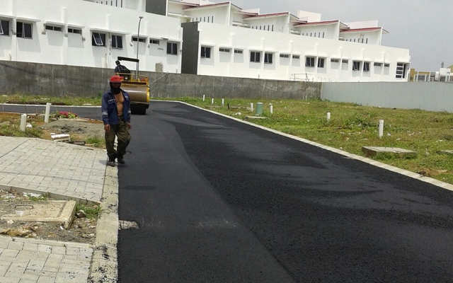 Pekerjaan Pengaspalan Jalan Cluster Fresco Citra Raya