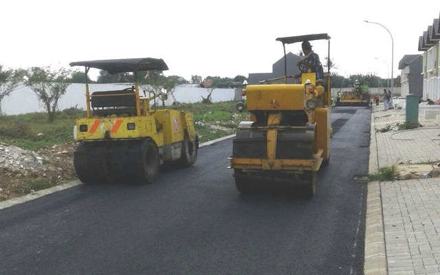 Pekerjaan Pengaspalan Jalan Cluster Fresco Citra Raya