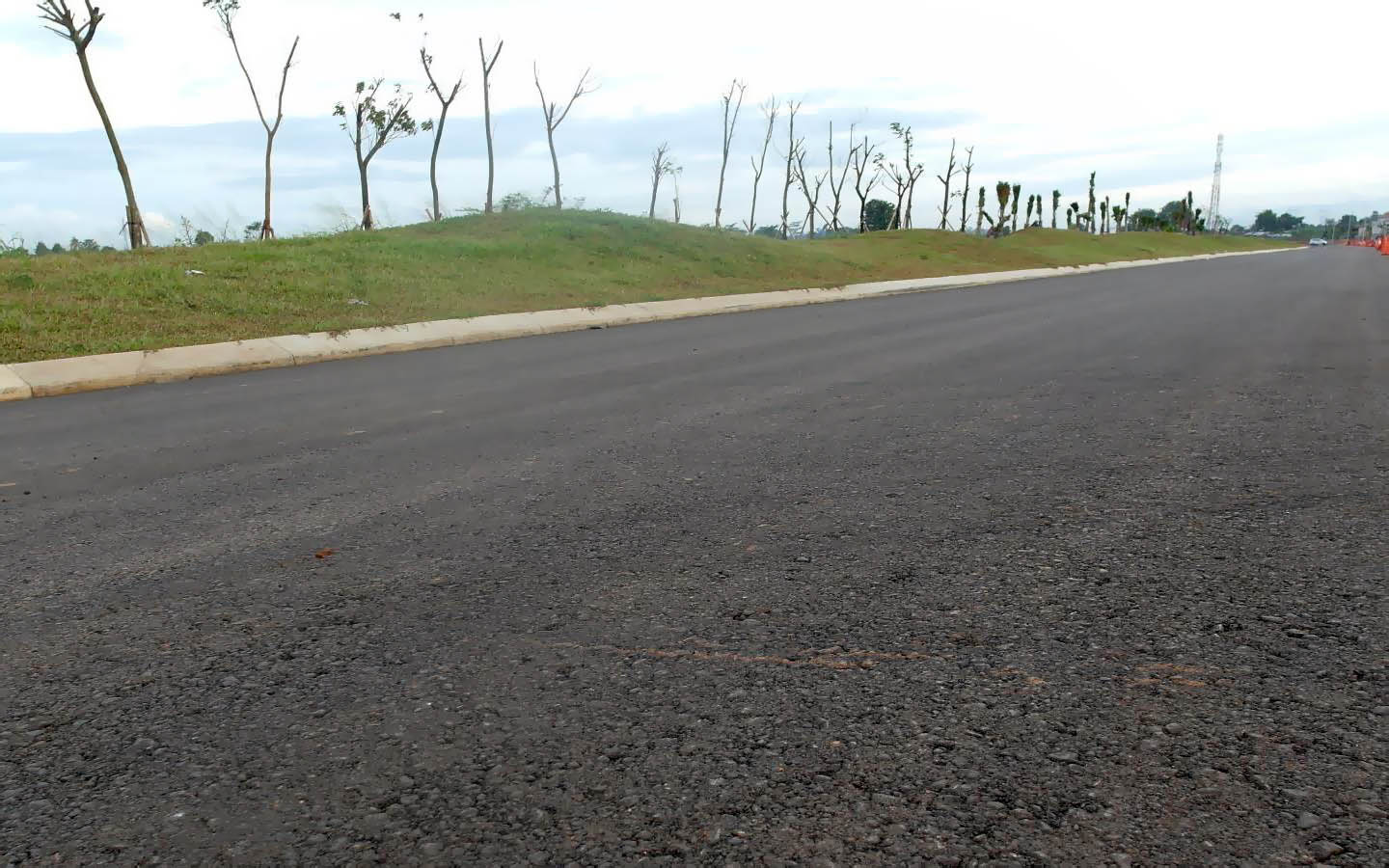Pelebaran Jalan dan Saluran ROW 20