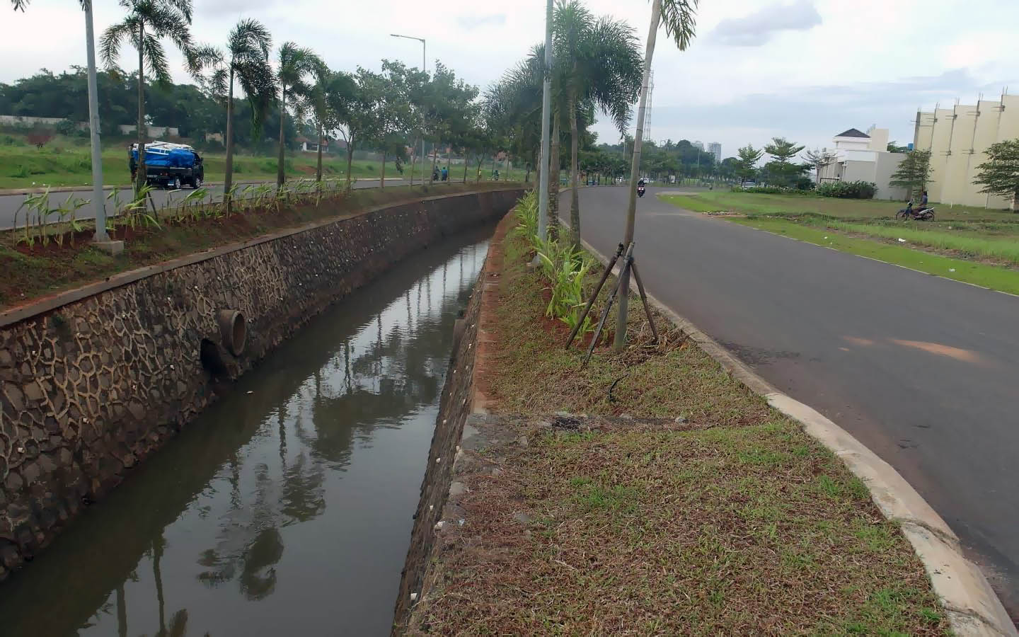 Pekerjaan Jalan dan Saluran Scientia Square Barat
